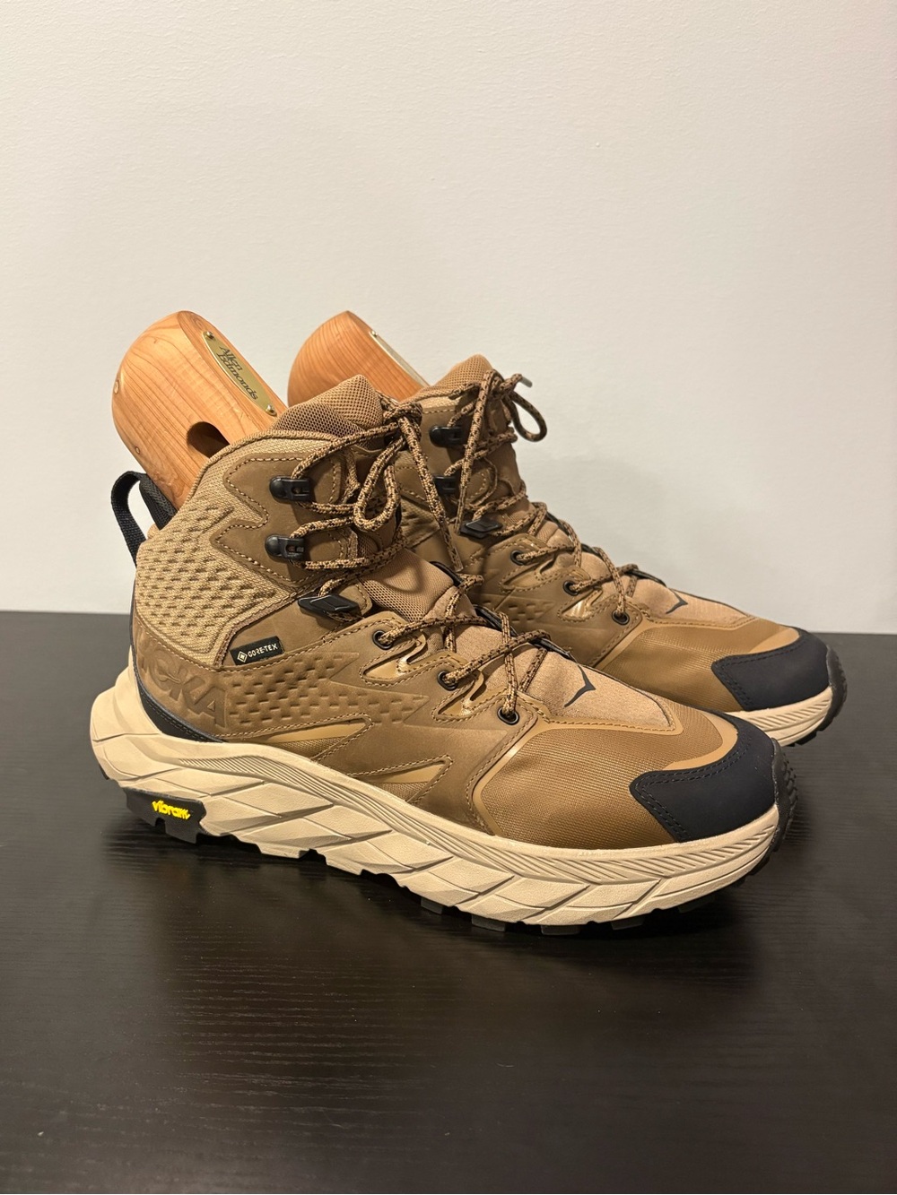 HOKA Anacapa Mid GTX Gore-Tex Hiking Boots Women’s 8.5B Otter Vibram